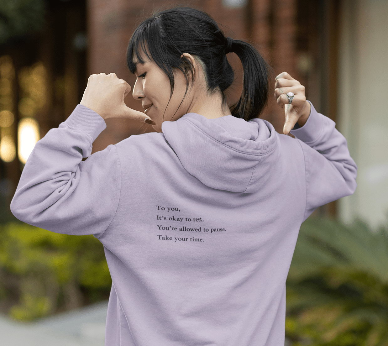 allow_pace_female_model_lavender_zoom