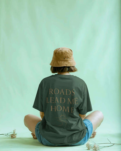 roads_lead_me_home_back_female_model_bottle_green